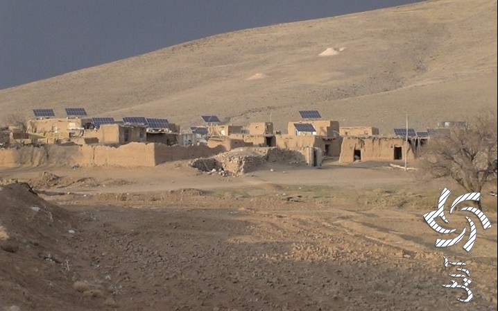 نیروگاه های خورشیدی پشت بامی به بیش از ۳۲۰۰ واحد رسید برق خورشیدی